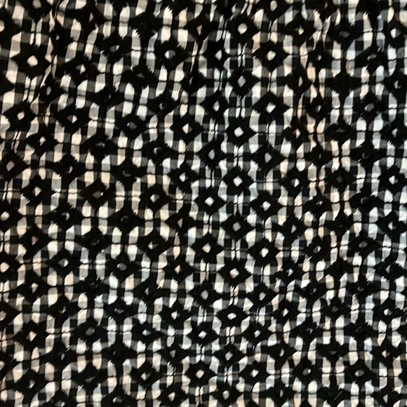 Gorgeous Black and White Embroidered Diamond Detail Elastic Waist Mini Skirt 2 - Picture 2 of 4